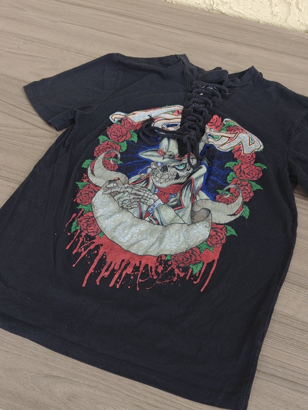 Women's Black Lace-Up Graphic Tee with Red Rose Skull Design
